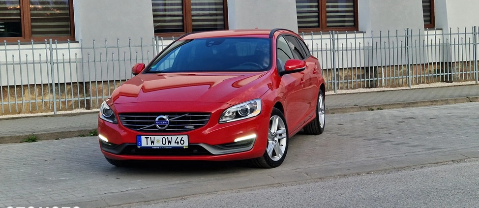 Volvo V60 cena 44700 przebieg: 221000, rok produkcji 2014 z Pionki małe 562